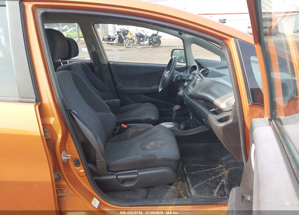 2011 HONDA FIT VIN: JHMGE8H6XBC006699