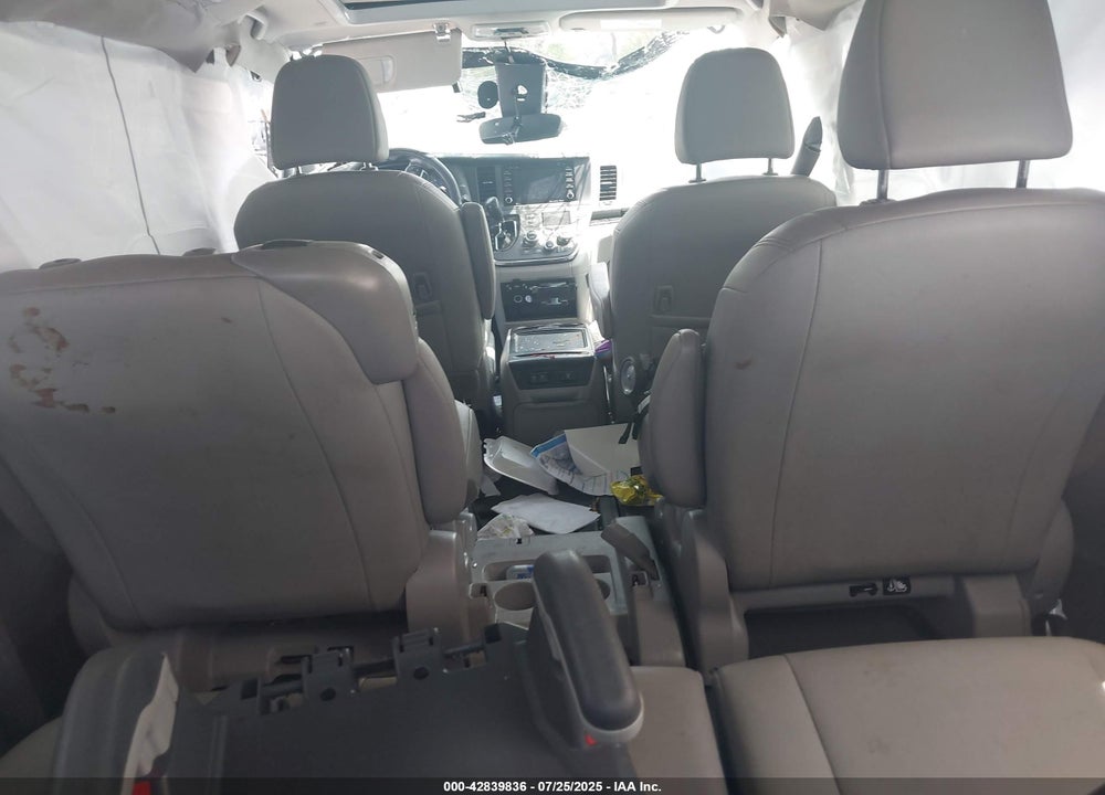 2019 TOYOTA SIENNA XLE 8 PASSENGER VIN: 5TDYZ3DC2KS994889