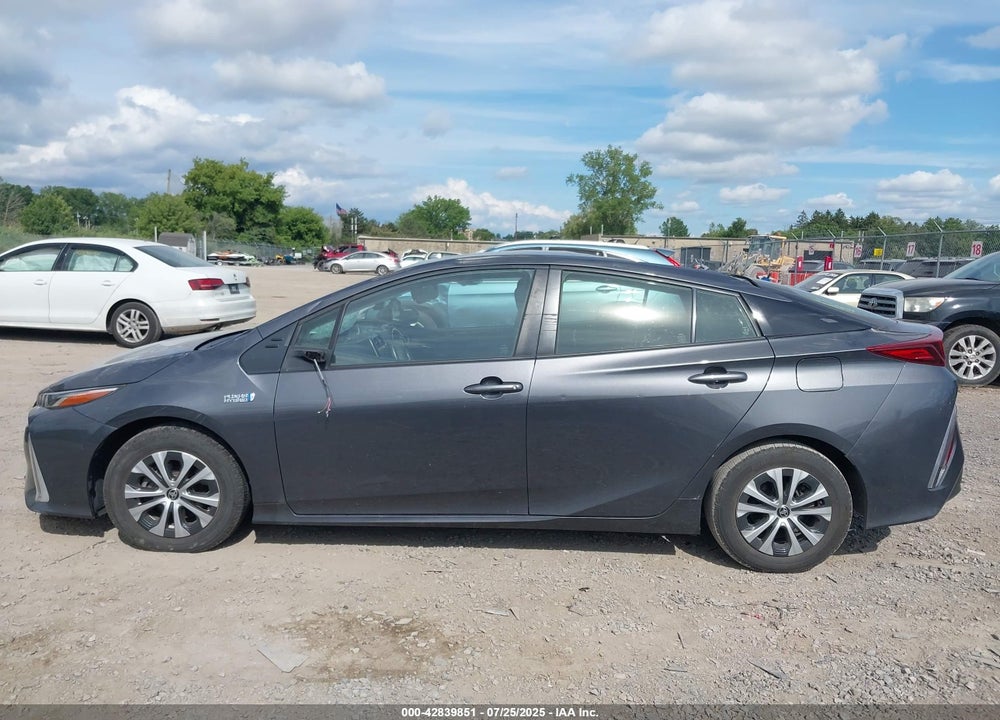 2021 TOYOTA PRIUS PRIME VIN: JTDKAMFP8M3181581