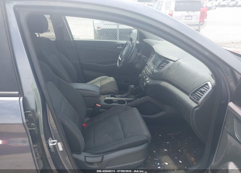 2016 HYUNDAI TUCSON SE VIN: KM8J3CA47GU228994