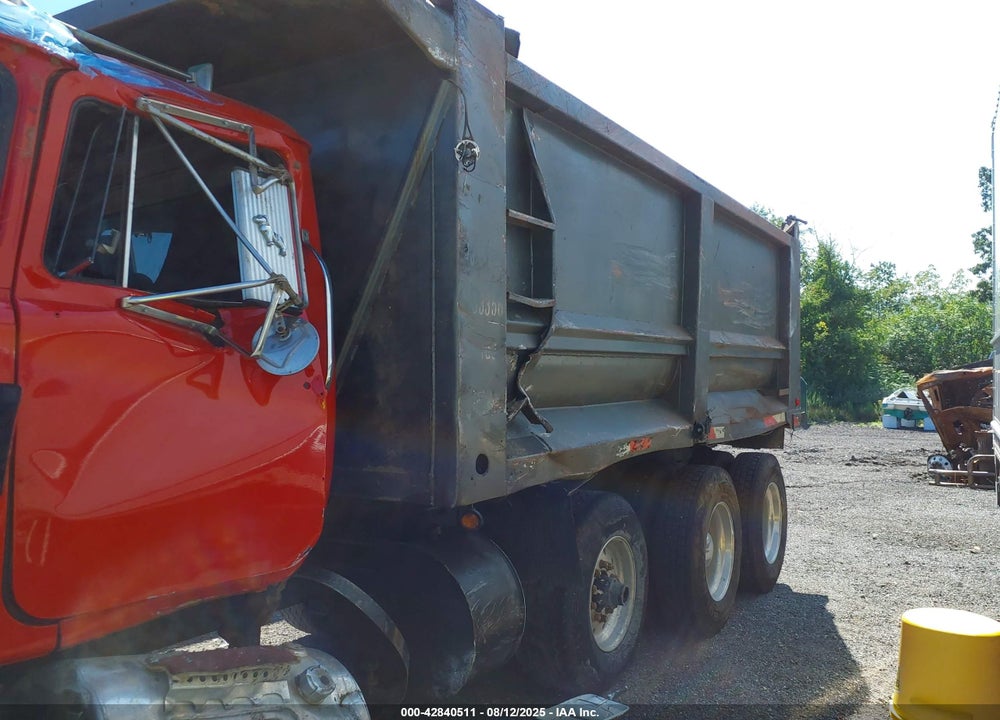 1997 MACK 600 RD600 VIN: 1M2P267C0VM031031