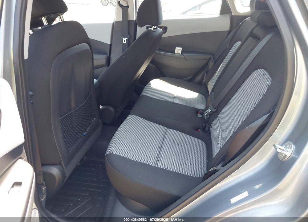 2021 HYUNDAI KONA SE VIN: KM8K1CAAXMU688694