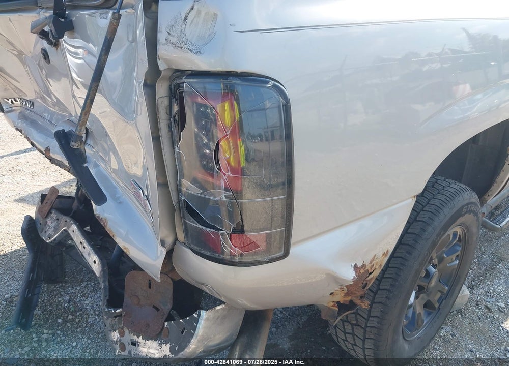 2006 GMC YUKON SLT VIN: 1GKEK13T66J114636