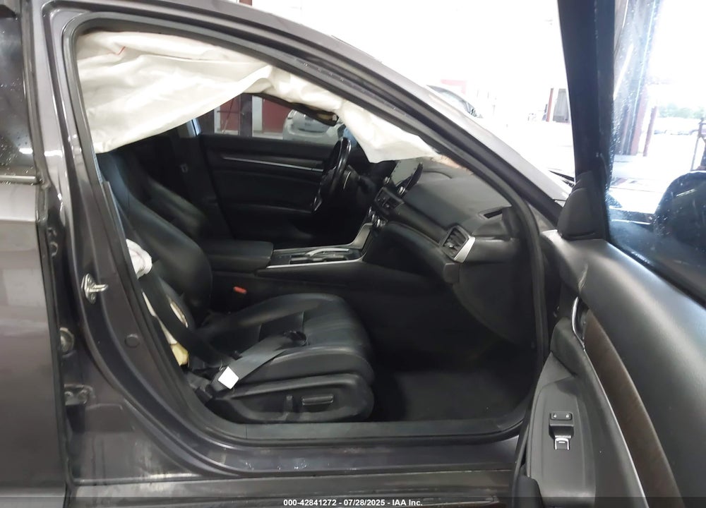 2018 HONDA ACCORD VIN: 1HGCV2F99JA000303