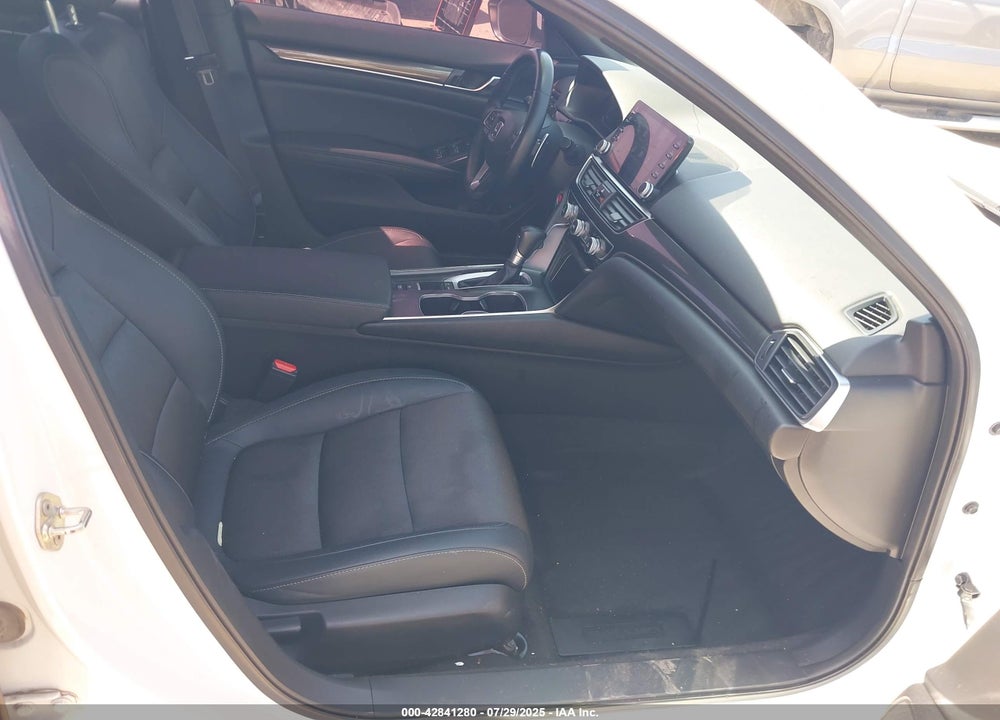 2019 HONDA ACCORD VIN: 1HGCV1F33KA126471