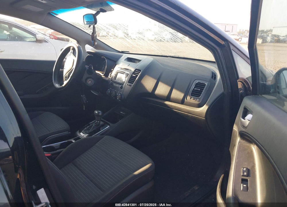 2017 KIA FORTE VIN: 3KPFL4A73HE141118