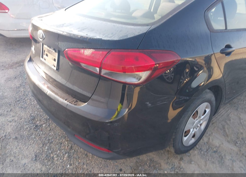 2017 KIA FORTE VIN: 3KPFL4A73HE141118