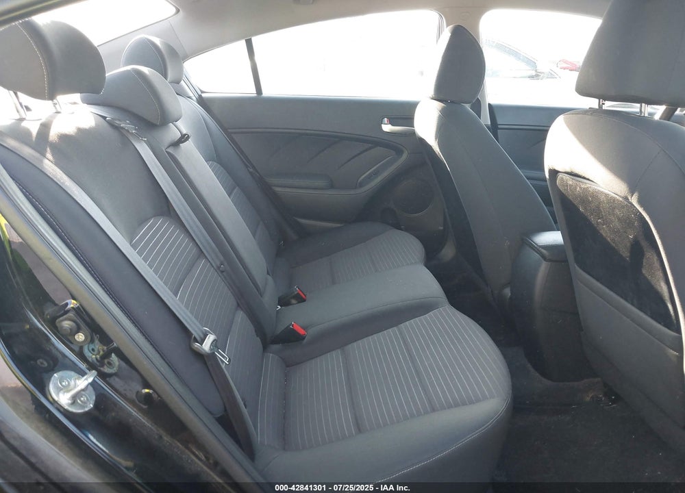 2017 KIA FORTE VIN: 3KPFL4A73HE141118
