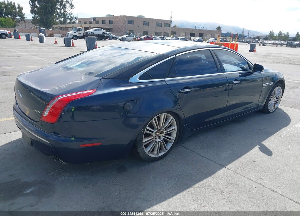 2011 JAGUAR XJ VIN: SAJWA2GE7BMV17524