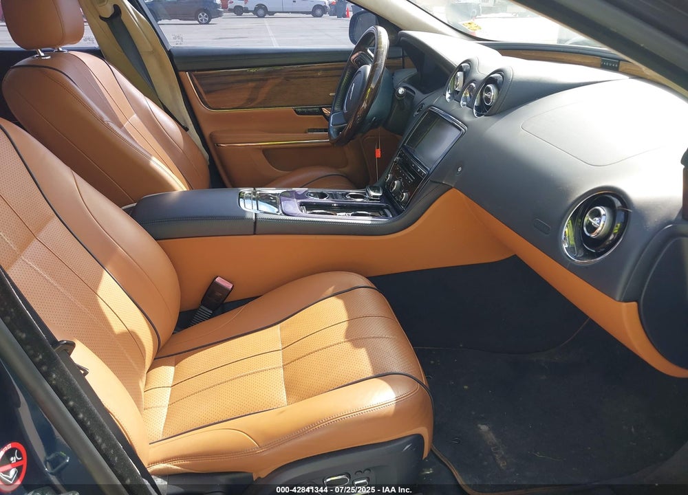 2011 JAGUAR XJ VIN: SAJWA2GE7BMV17524