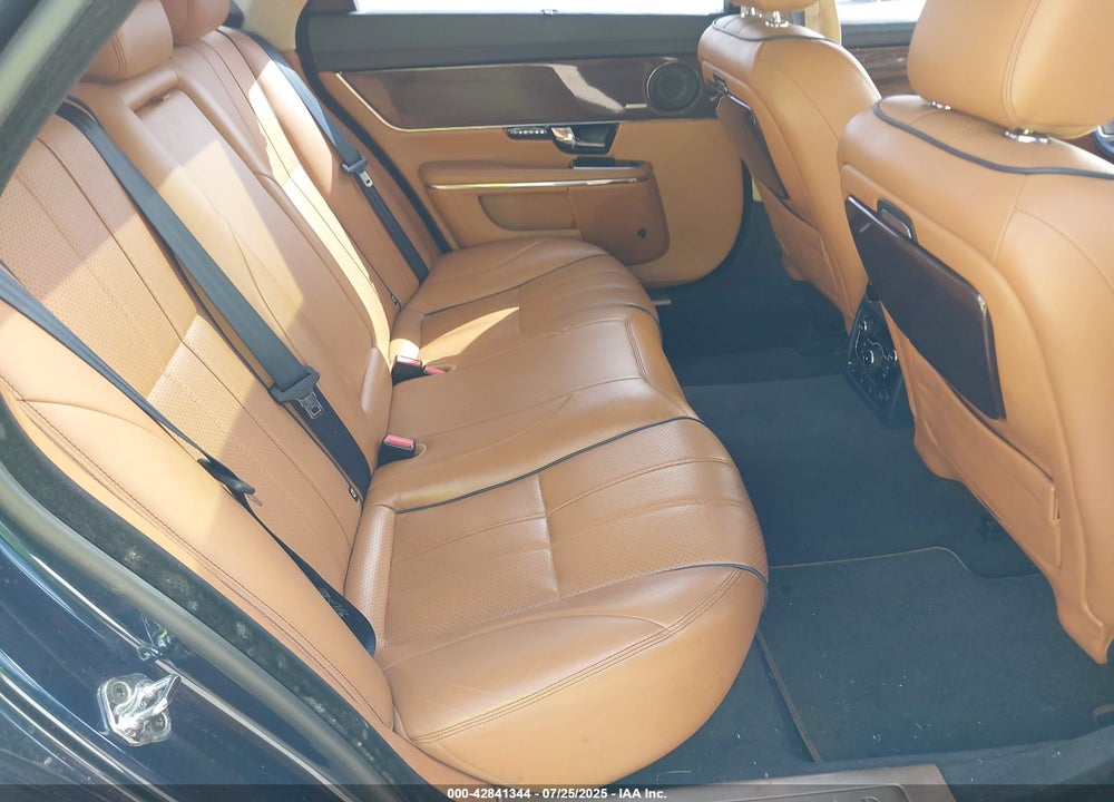 2011 JAGUAR XJ VIN: SAJWA2GE7BMV17524