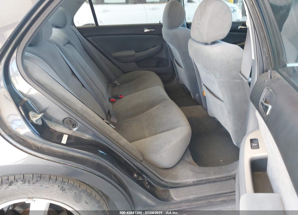 2005 HONDA ACCORD 2.4 EX VIN: 1HGCM567X5A176401