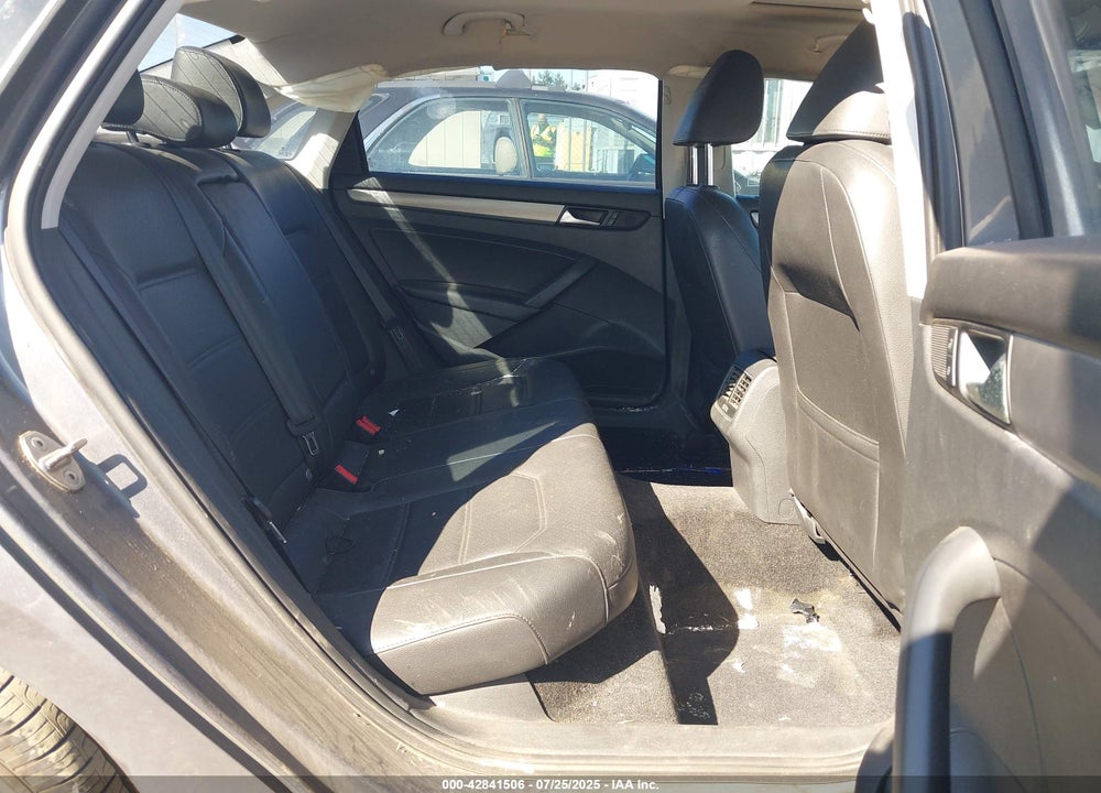 2015 VOLKSWAGEN PASSAT 2.0L TDI SE VIN: 1VWBV7A36FC051146