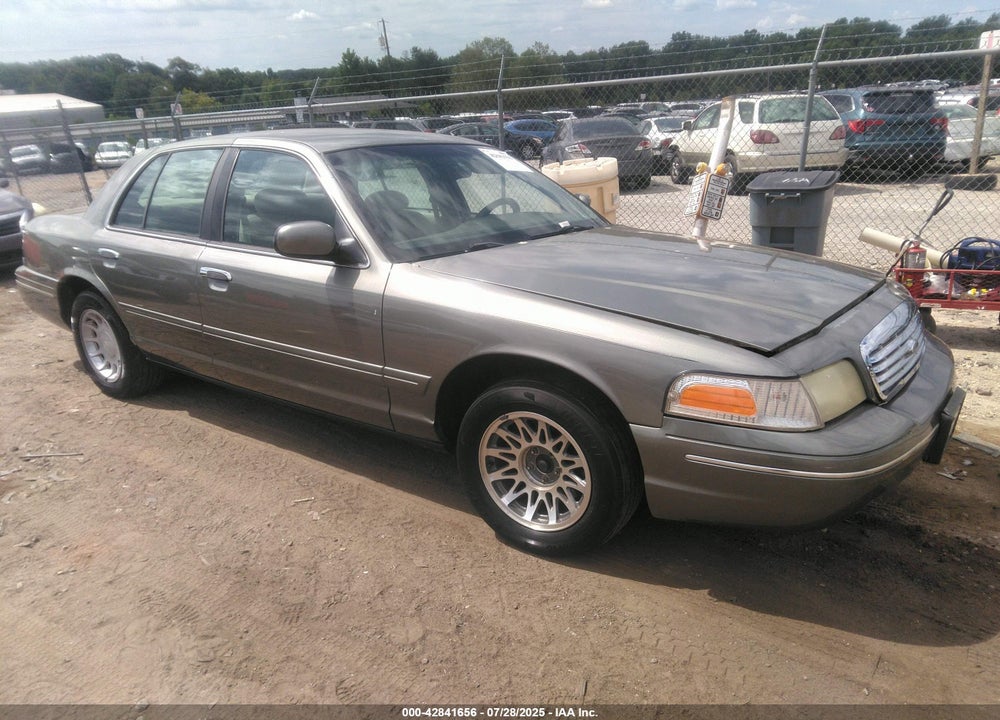 2001 FORD CROWN VICTORIA LX VIN: 2FAFP74W31X149914