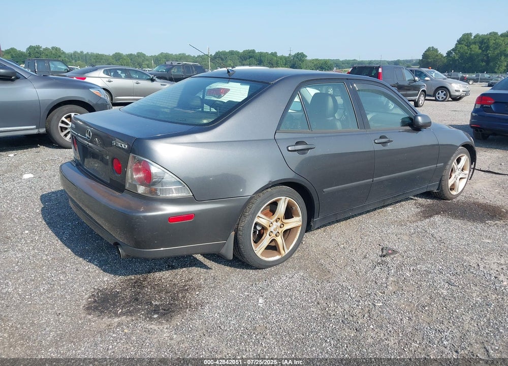 2001 LEXUS IS 300 VIN: JTHBD182X10032527