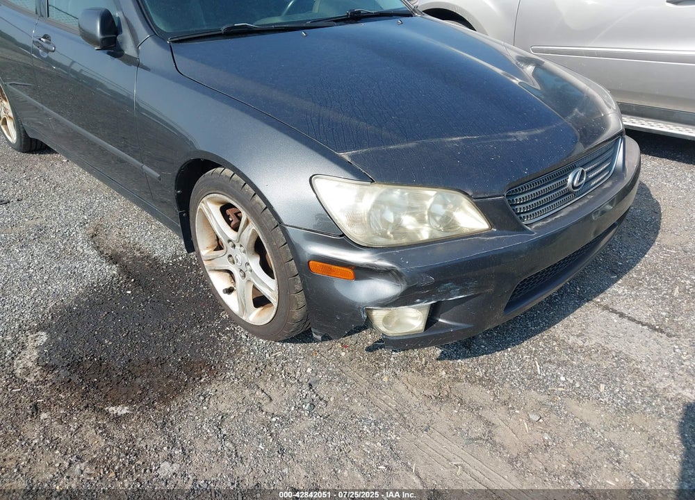 2001 LEXUS IS 300 VIN: JTHBD182X10032527