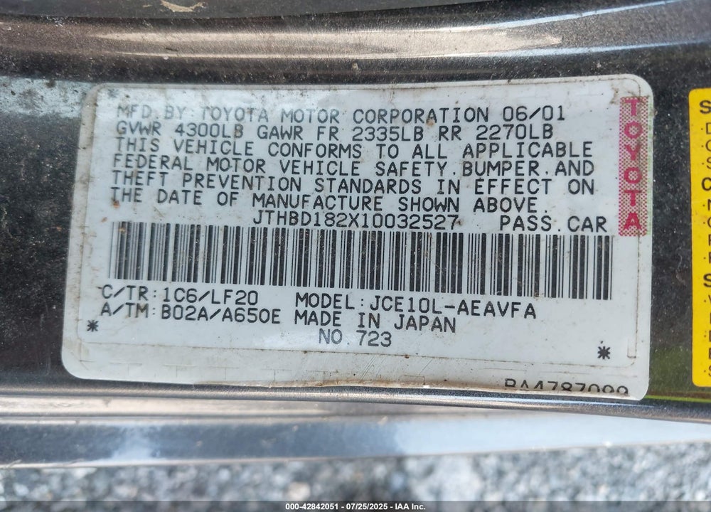2001 LEXUS IS 300 VIN: JTHBD182X10032527