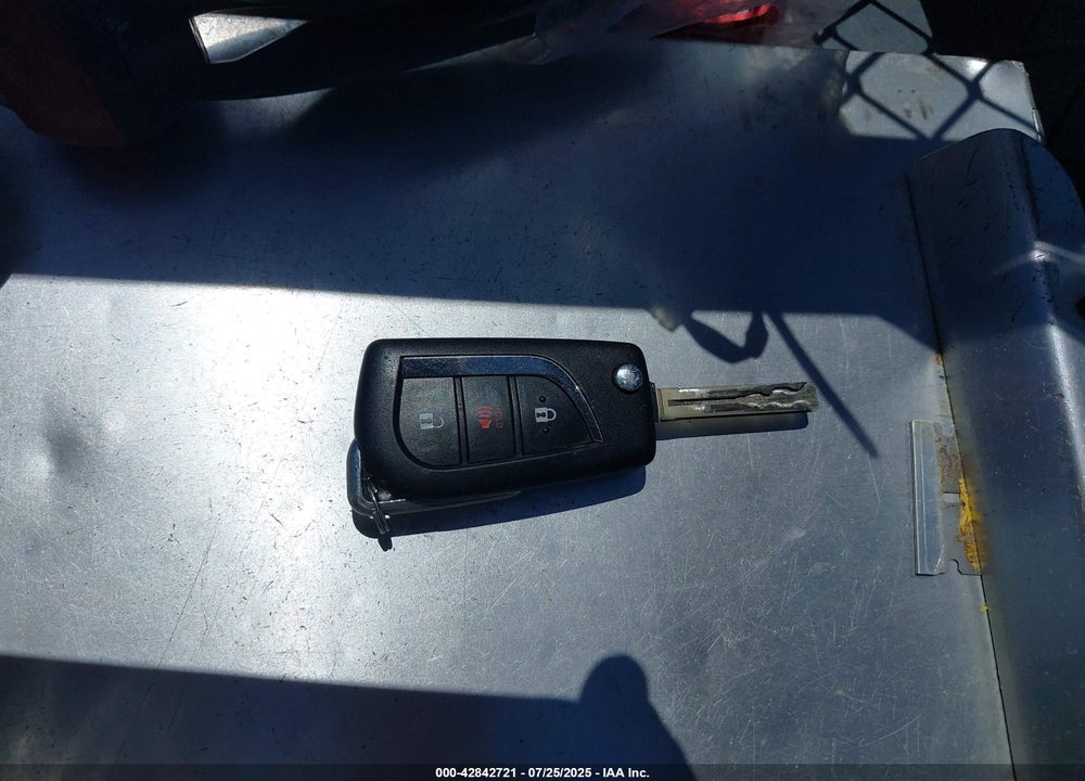 2019 TOYOTA RAV4 LE VIN: JTMH1RFV1KD007378