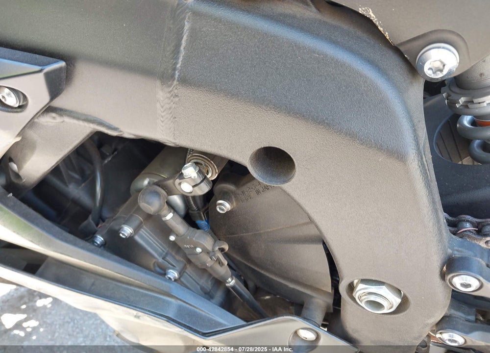 2017 YAMAHA YZFR6 C VIN: JYARJ28Y1HA001041