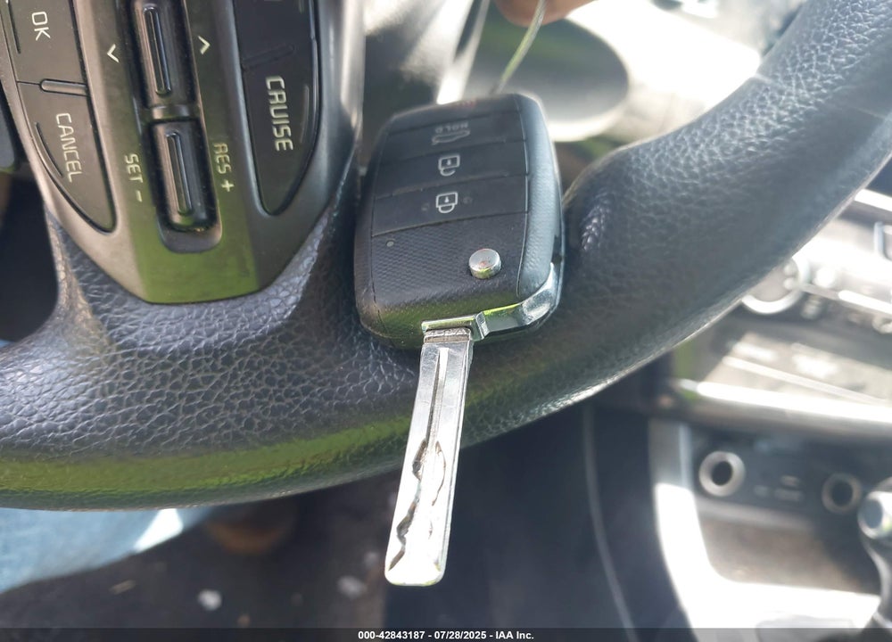 2015 KIA OPTIMA VIN: KNAGM4A70F5628977