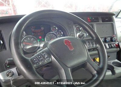 2020 KENWORTH T680 VIN: 1XKYDP9X7LJ307345