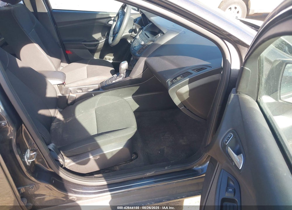2016 FORD FOCUS VIN: 1FADP3F21GL334804
