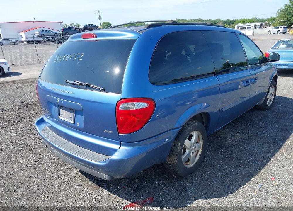 2007 DODGE GRAND CARAVAN VIN: 2D8GP44L07R123157