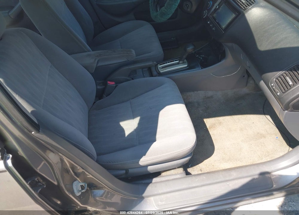 2004 HONDA CIVIC VIN: 2HGES26724H575395
