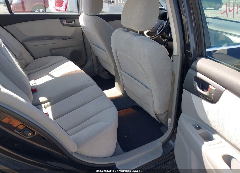 2007 KIA OPTIMA VIN: KNAGE123975114599
