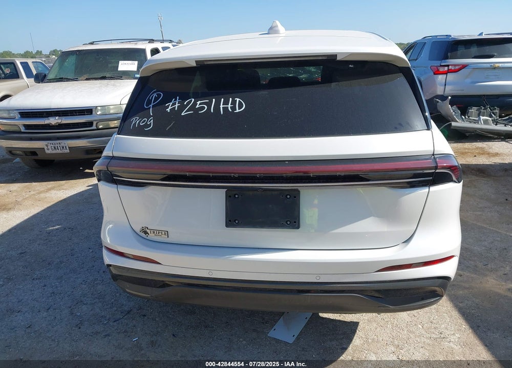 2024 LINCOLN NAUTILUS VIN: 5LMPJ8JA1RJ822677