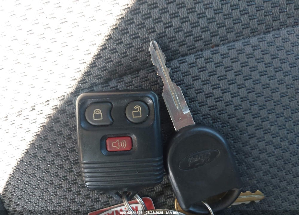 2007 FORD ESCAPE VIN: 1FMYU93197KA06129