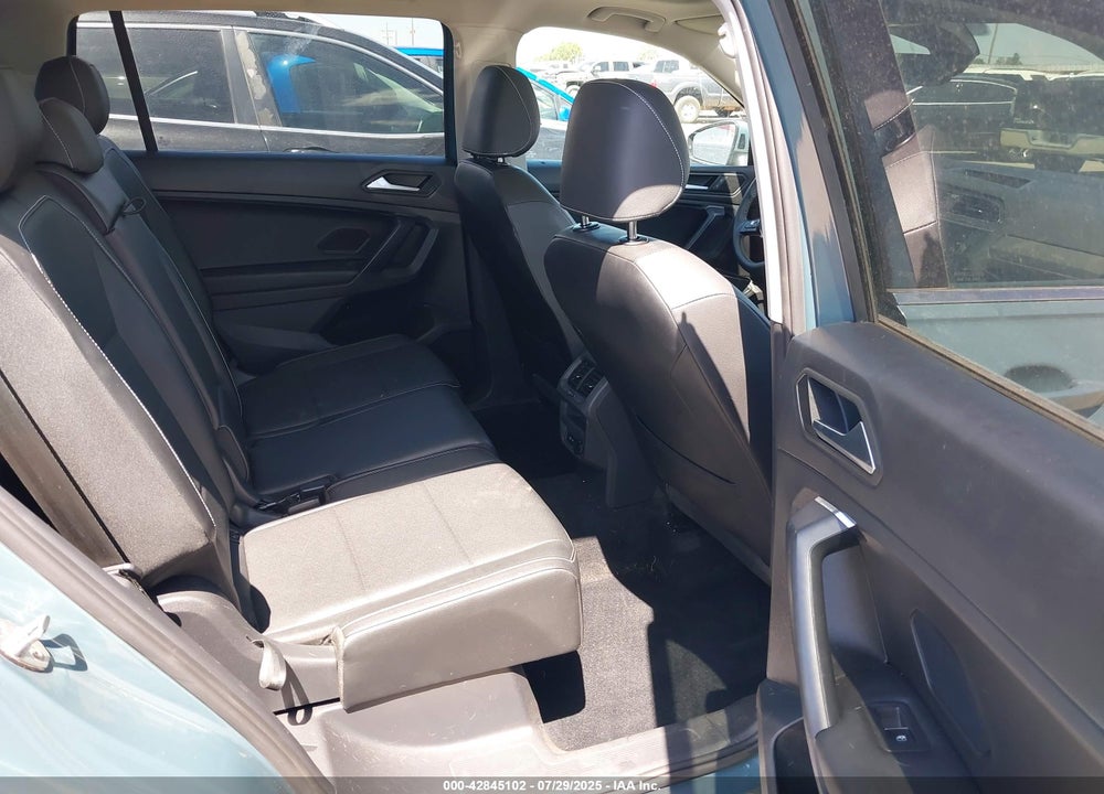 2021 VOLKSWAGEN TIGUAN VIN: 3VV3B7AX9MM023633