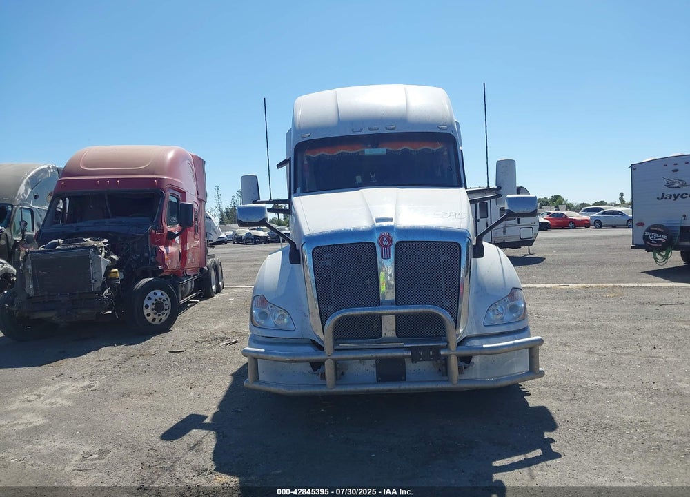 2022 KENWORTH T680 VIN: 1XKYD49X1NJ145973