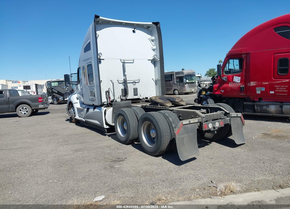 2022 KENWORTH T680 VIN: 1XKYD49X1NJ145973