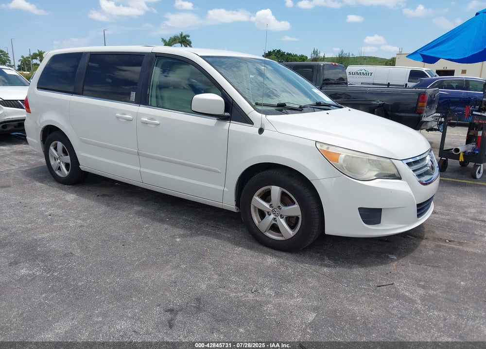 2010 VOLKSWAGEN ROUTAN VIN: 2V4RW3D16AR245943