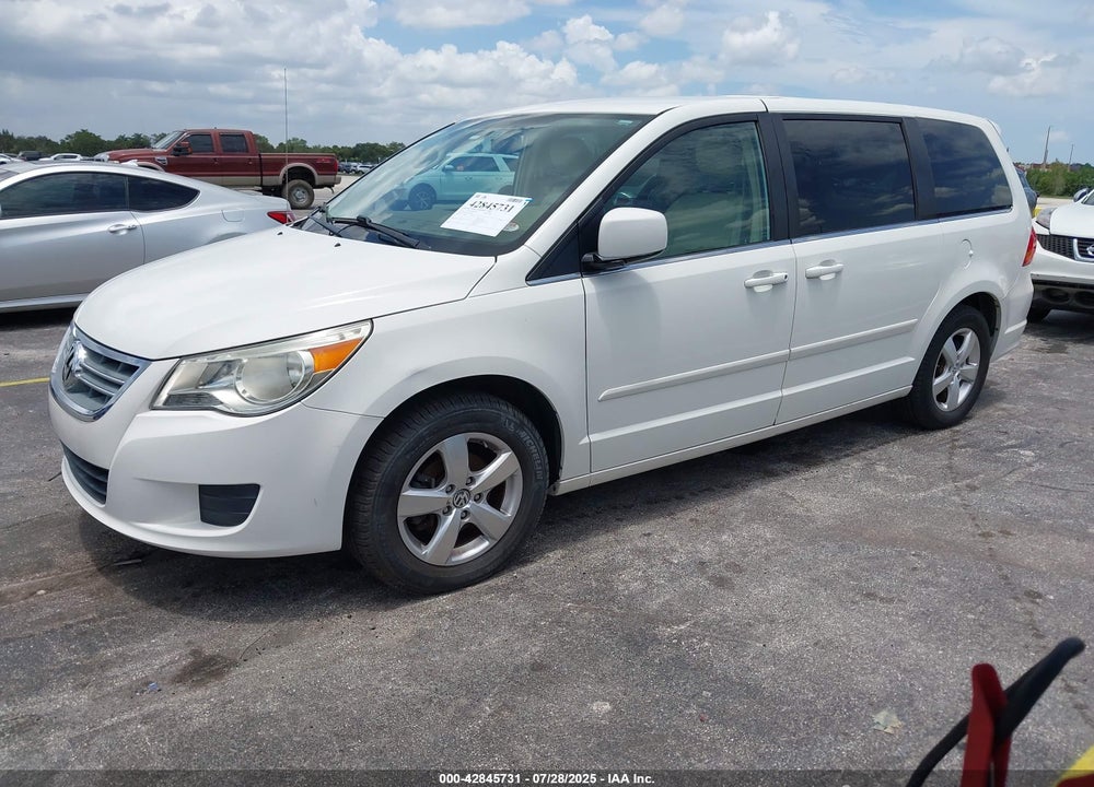 2010 VOLKSWAGEN ROUTAN VIN: 2V4RW3D16AR245943