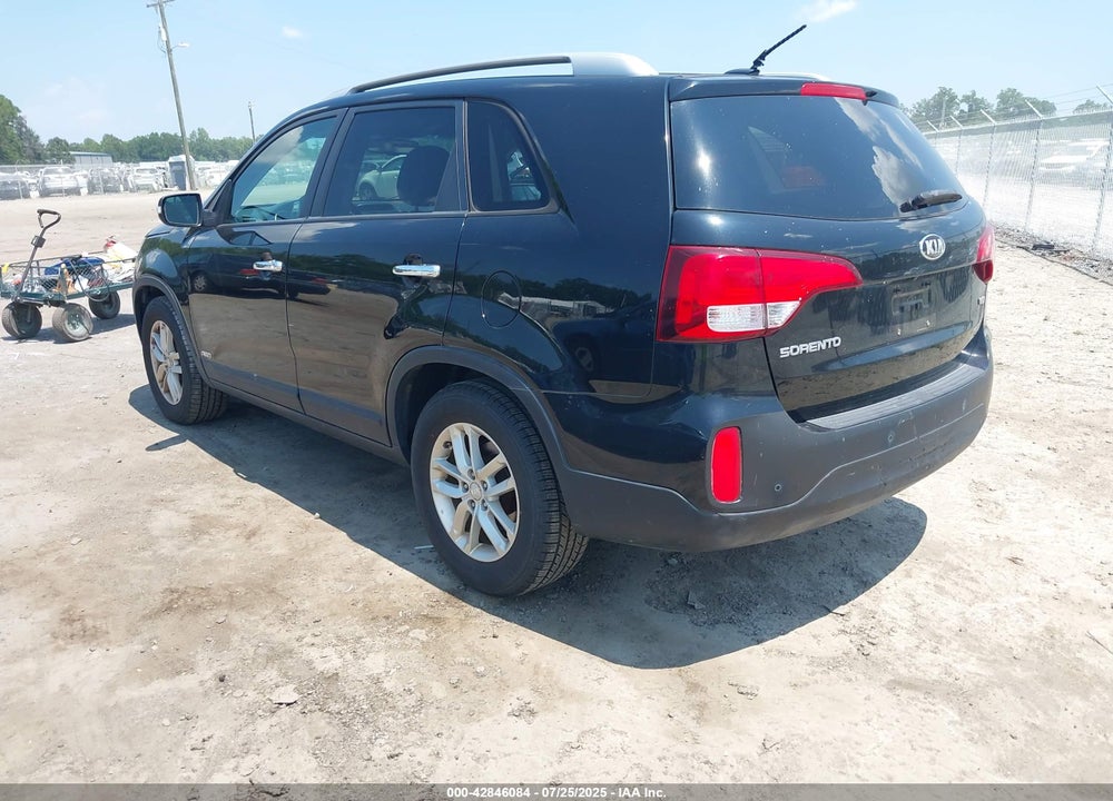 2015 KIA SORENTO VIN: 5XYKTCA65FG594317