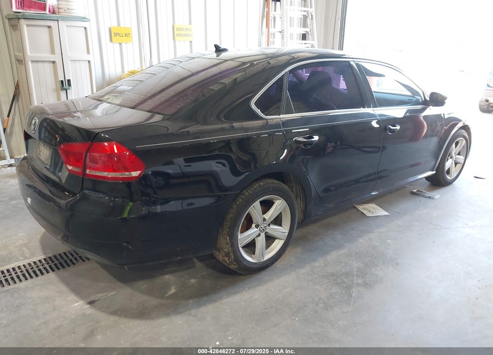 2013 VOLKSWAGEN PASSAT VIN: 1VWBH7A30DC054337