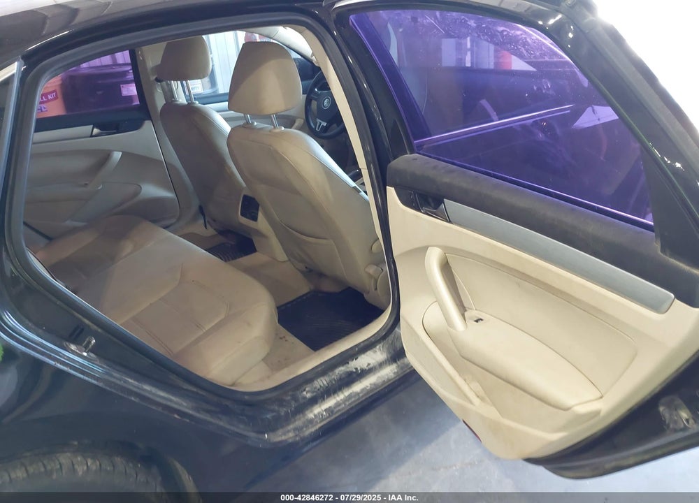 2013 VOLKSWAGEN PASSAT VIN: 1VWBH7A30DC054337