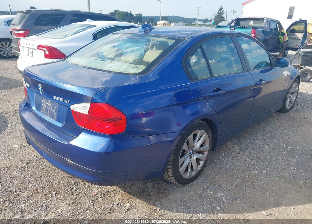 2008 BMW 328XI VIN: WBAVC93558K039897