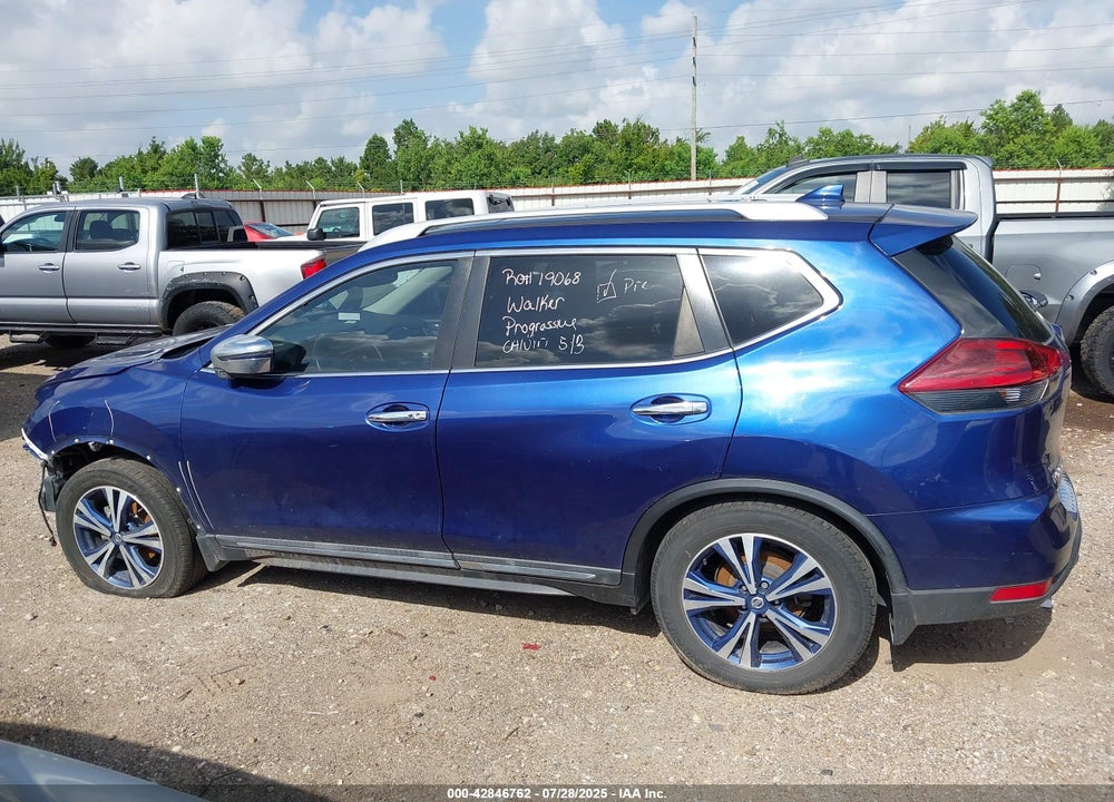 2018 NISSAN ROGUE VIN: 5N1AT2MT3JC807667