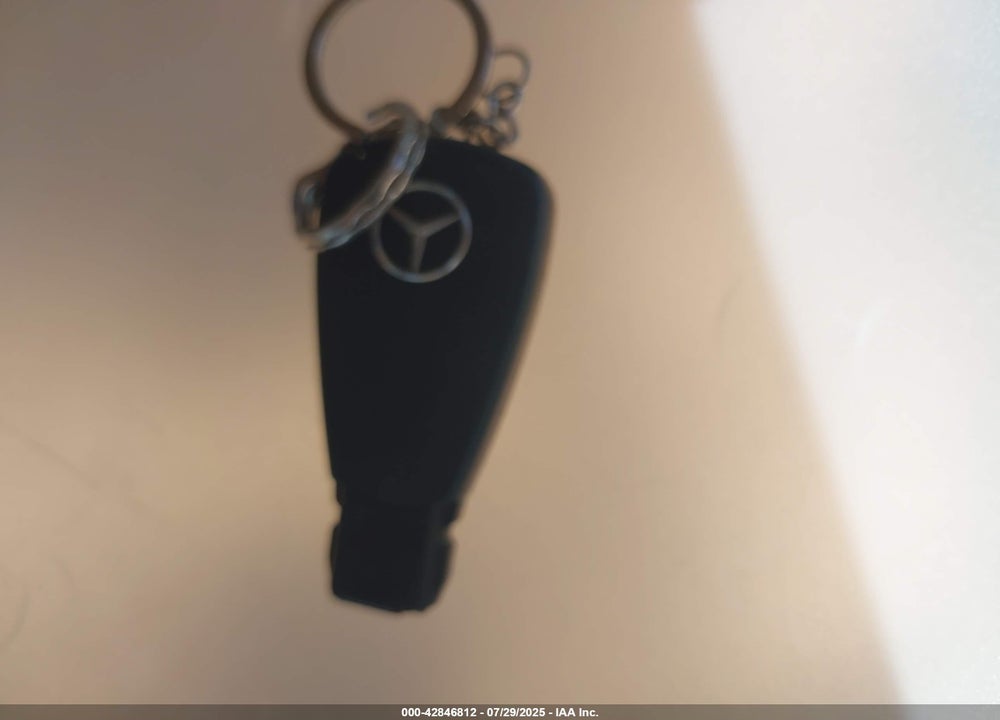 2000 MERCEDES-BENZ S 500 VIN: WDBNG75J2YA107888