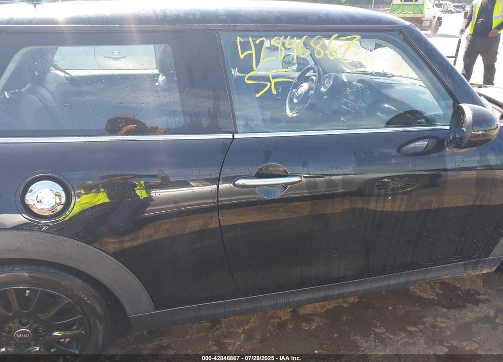 2015 MINI HARDTOP VIN: WMWXP7C50F2A35581