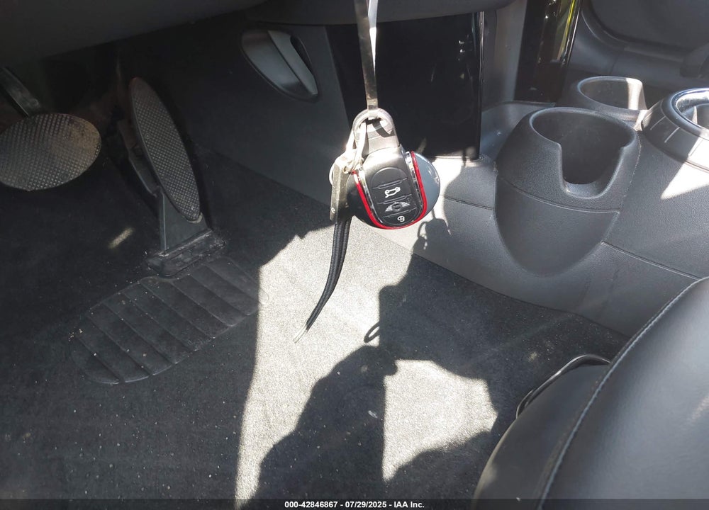 2015 MINI HARDTOP VIN: WMWXP7C50F2A35581