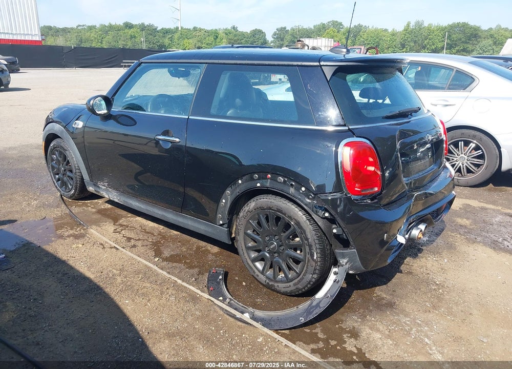 2015 MINI HARDTOP VIN: WMWXP7C50F2A35581