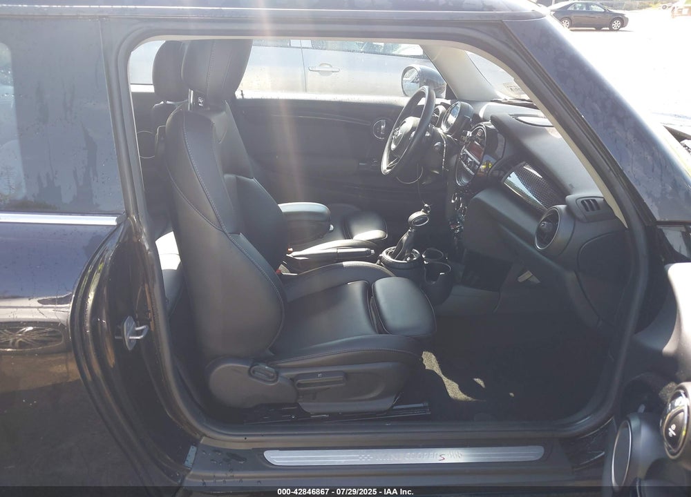 2015 MINI HARDTOP VIN: WMWXP7C50F2A35581
