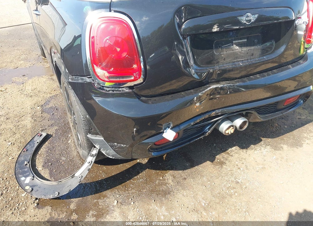 2015 MINI HARDTOP VIN: WMWXP7C50F2A35581