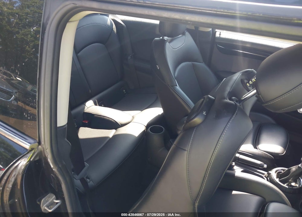 2015 MINI HARDTOP VIN: WMWXP7C50F2A35581