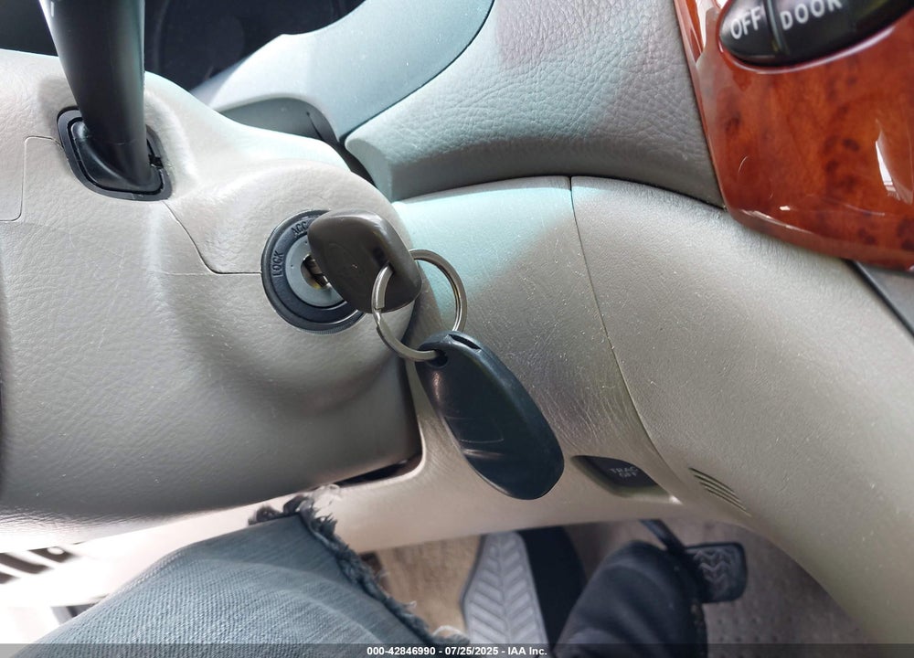 2008 TOYOTA SIENNA VIN: 5TDZK22C18S210281