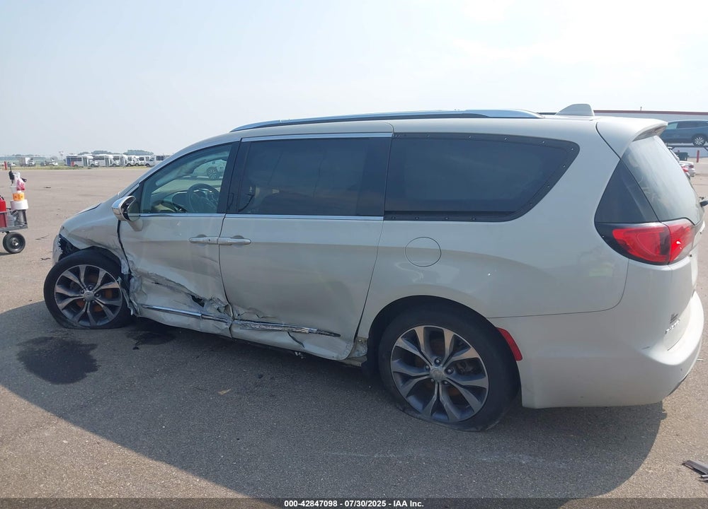 2017 CHRYSLER PACIFICA LIMITED VIN: 2C4RC1GG2HR597788